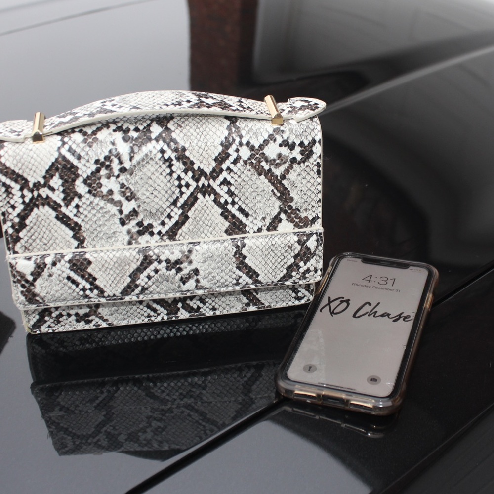 “Pretty Python” handbag🐍 - Picture 10 of 10